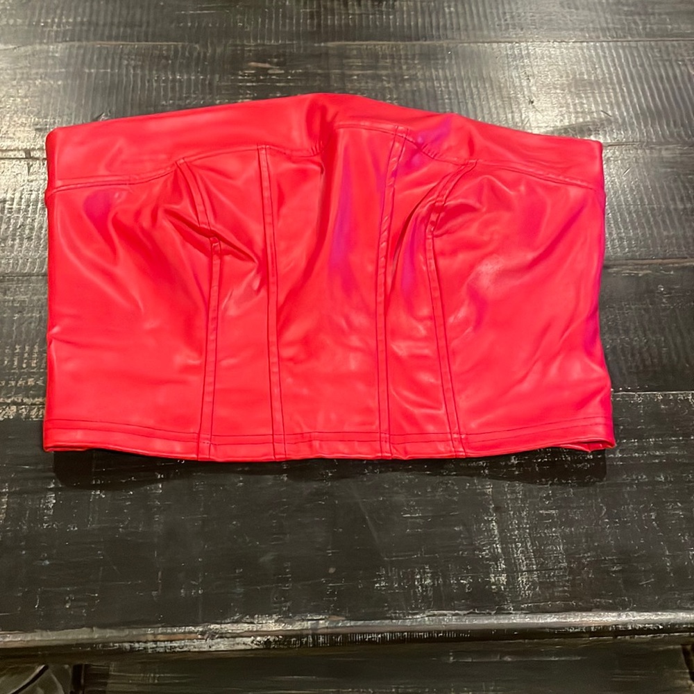 Women’s red crop shirt, size medium new without tags